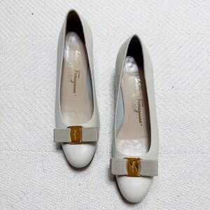 SALVATORE FERRAGAMO cream leather bow heels SIZE 8